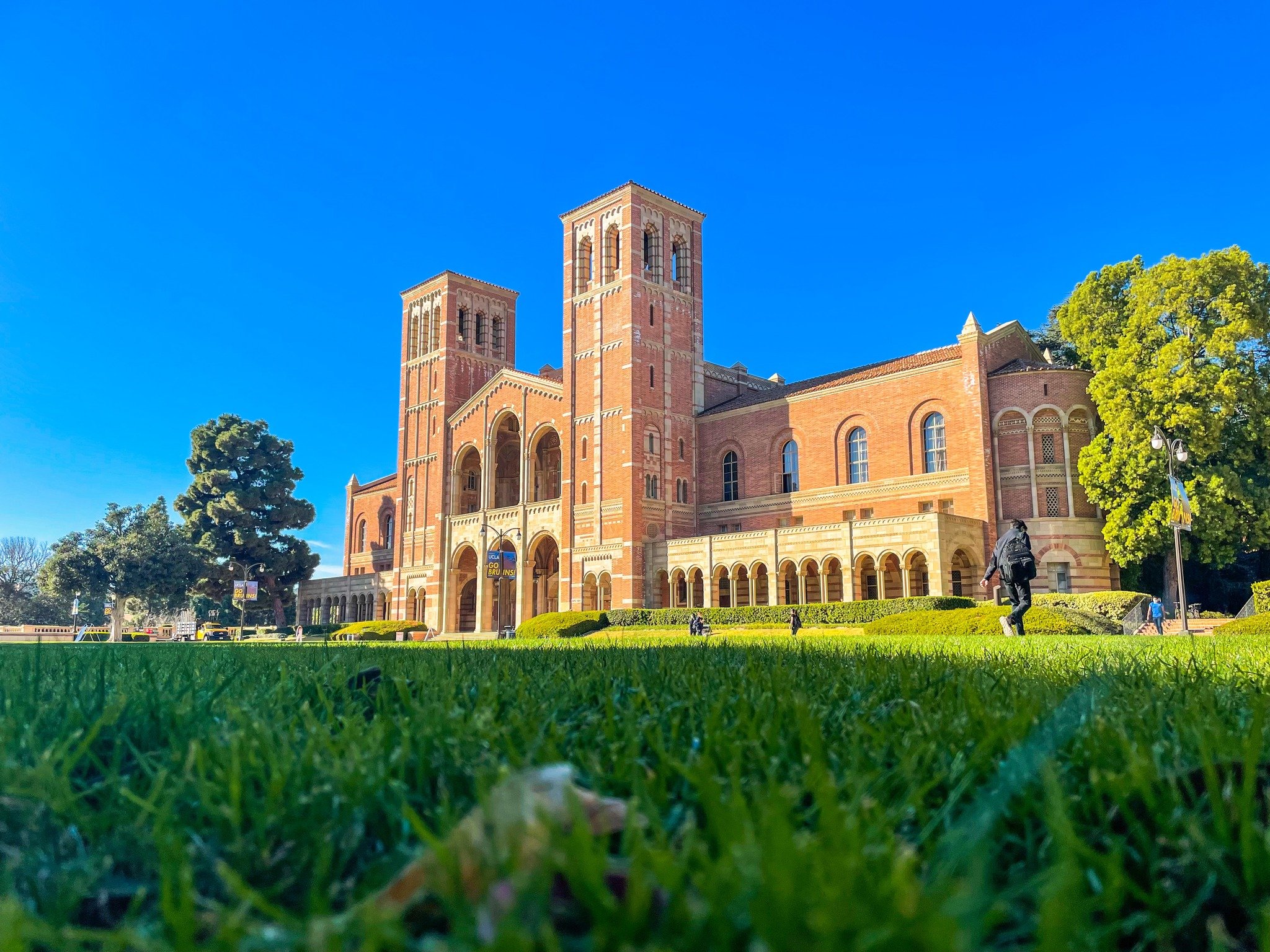 Luxury Rentals Near UCLA Luxury Rentals Near UCLA - Perfect for Families Embarking on the College Journey with Their Kids