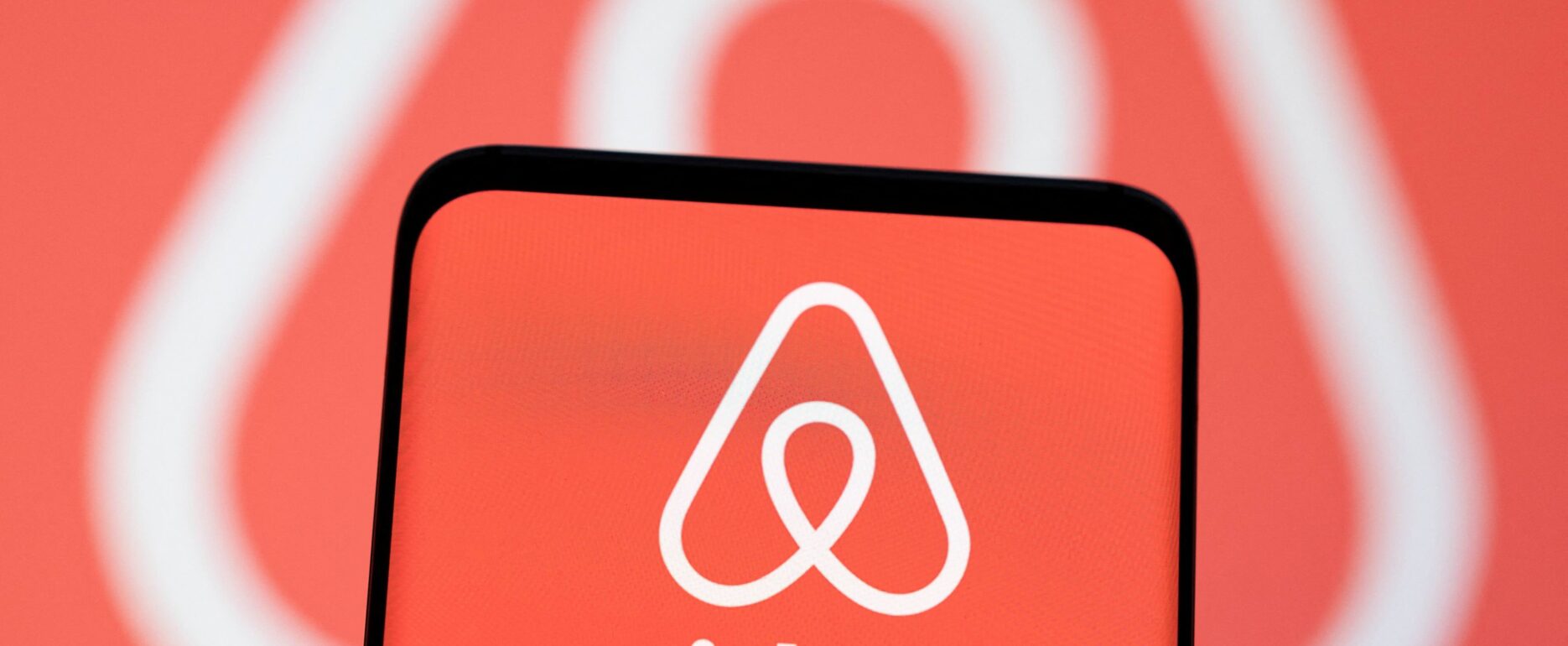 Booking an Airbnb in Los Angeles? Learn How to Avoid Scams Are you considering booking a vacation rental through platforms like Airbnb or VRBO? While these platforms promise convenience and affordability, many guests are finding themselves at the mercy of unreliable hosts and deceptive listings. There’re certain risks associated with booking vacation rentals on platforms like Airbnb and VRBO. Here's what you need to know before you book an airbnb in LA.