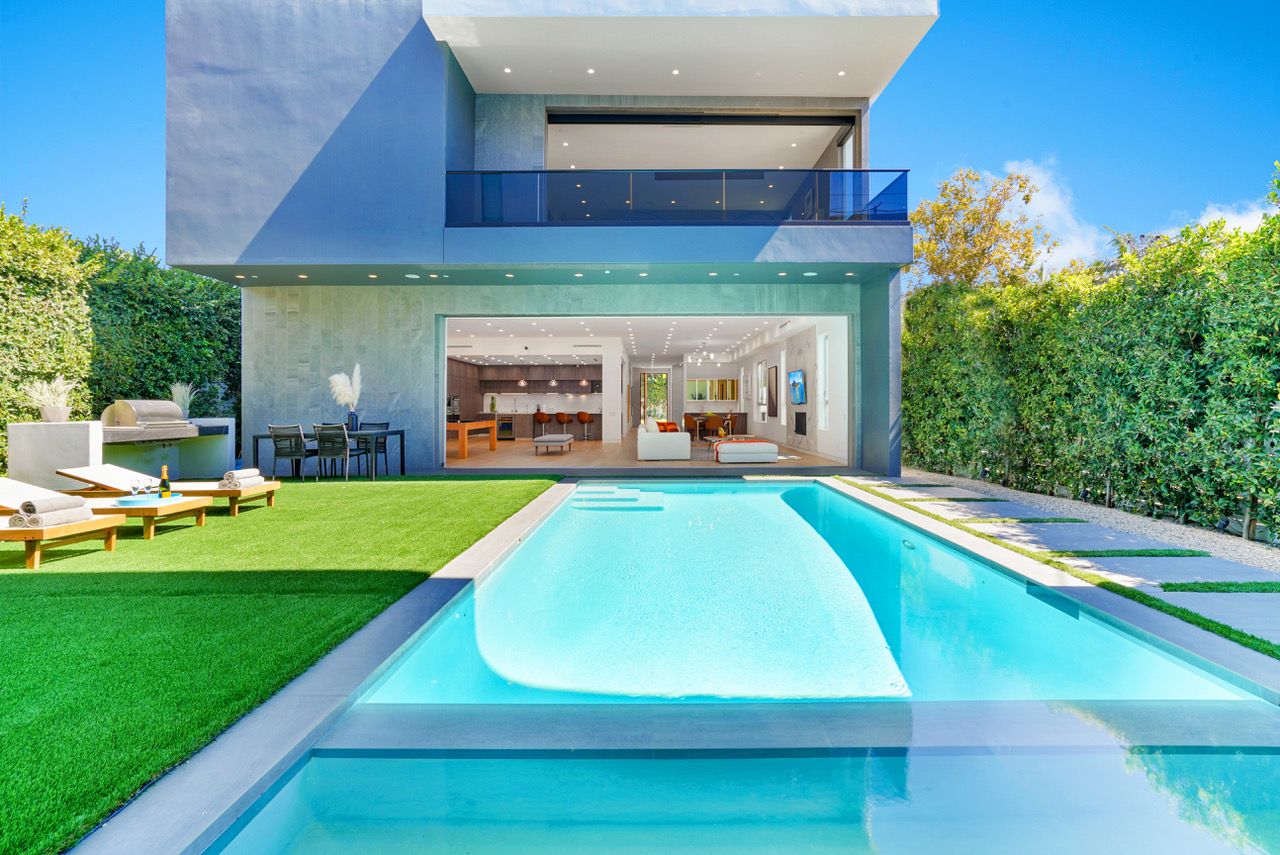 best private pools in LA Luxury Villas Los Angeles Vacation Rentals Los Angeles Luxury Rentals Los Angeles Los Angeles Villas Luxury Retreats Los Angeles Airbnb Los Angeles Luxury Airbnb Los Angeles Best Airbnb Los Angeles