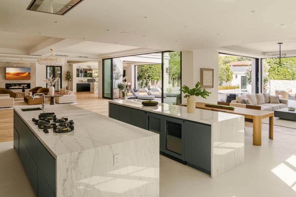 Best places to stay in California, Beverly Hills. Luxury Los angeles getaways and mansion rentals. Mansions for rent in LA. 5 to 8 bedroom luxury home rentals by owners. Top 5 luxury escapes California. Coolest Airbnbs In Los Angeles. Los Angeles Vacation Rentals by Luxjb.