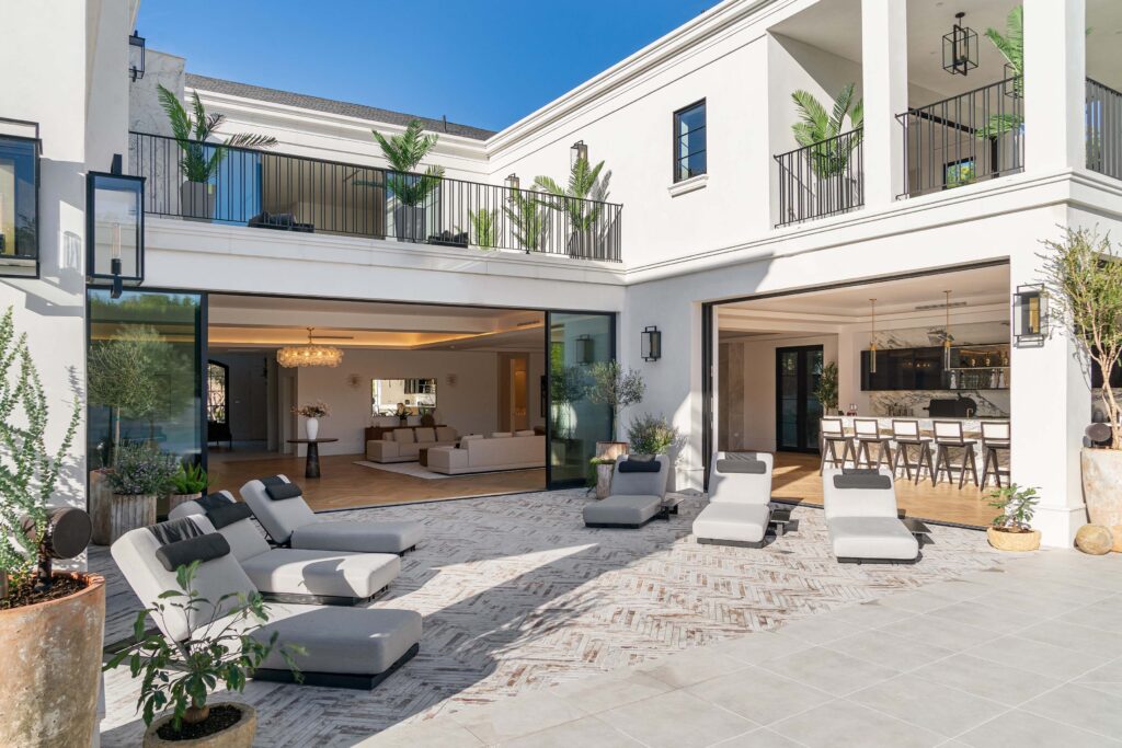 Best places to stay in California, Beverly Hills. Luxury Los angeles getaways and mansion rentals. Mansions for rent in LA. 5 to 8 bedroom luxury home rentals by owners. Top 5 luxury escapes California. Coolest Airbnbs In Los Angeles. Los Angeles Vacation Rentals by Luxjb.