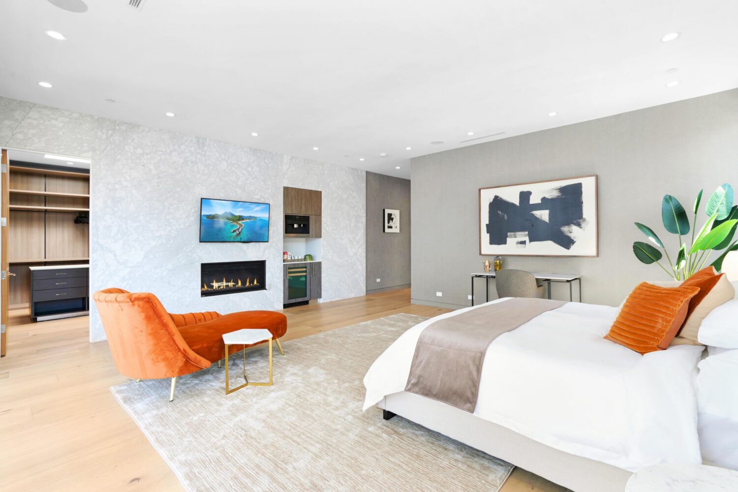 Los Angeles Luxury Villa Rentals with Hotel-Level Service.