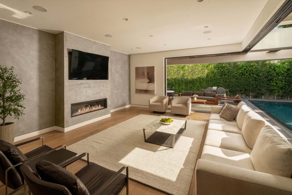 Villa Fendi by LuxJB. 5 Bedroom vacation villa rental with pool in Los Angeles
